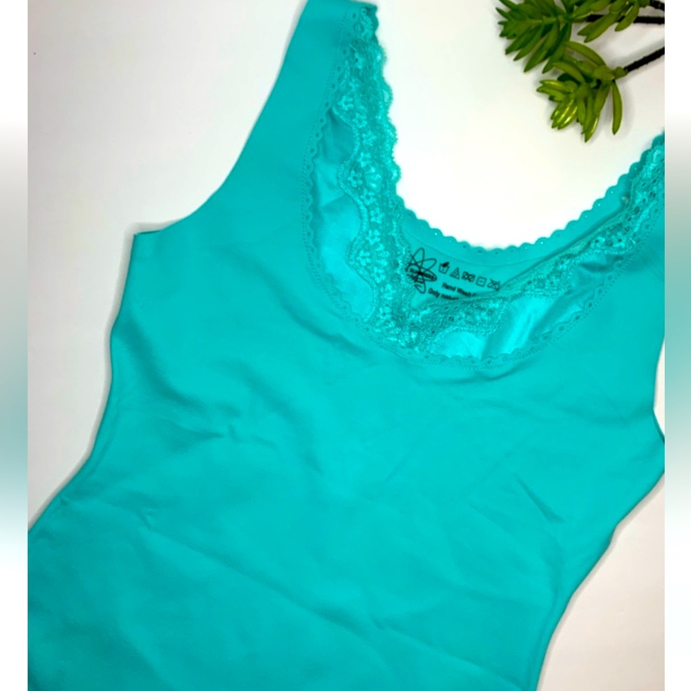 Sonic Slimmers by Kathleen Kirkwood Body/Bust Minimizing Tank Aqua Size S
